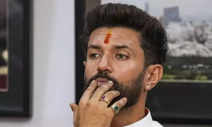चिराग पासवान ने सीएम नीतीश और नगर विकास मंत्री जीवेश मिश्रा को लिखा पत्र, अपनी ही सरकार पर लगाए आरोप, जानें क्या है पूरा मामला चिराग पासवान ने सीएम नीतीश और नगर विकास मंत्री जीवेश मिश्रा को लिखा पत्र, अपनी ही सरकार पर लगाए आरोप, जानें क्या है पूरा मामला