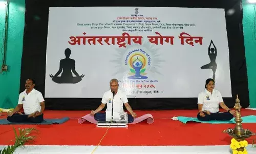 तनाव मुक्त जीवन के लिए योग जरूरी - जिलाधिकारी विवेक जॉनसन