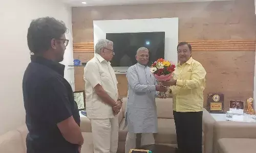 राज्यसभा के उप सभापति हरिवंश नारायण सिंह से भास्कर के चैयरमेन मनमोहन अग्रवाल की सौजन्य भेंट