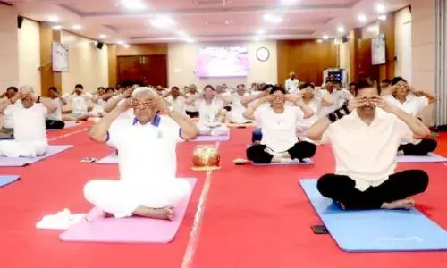 राज्यपाल मंगुभाई पटेल के नेतृत्व में राजभवन में हुआ सामूहिक योगाभ्यास, राजभवन में 11वां अंतर्राष्ट्रीय योग दिवस कार्यक्रम