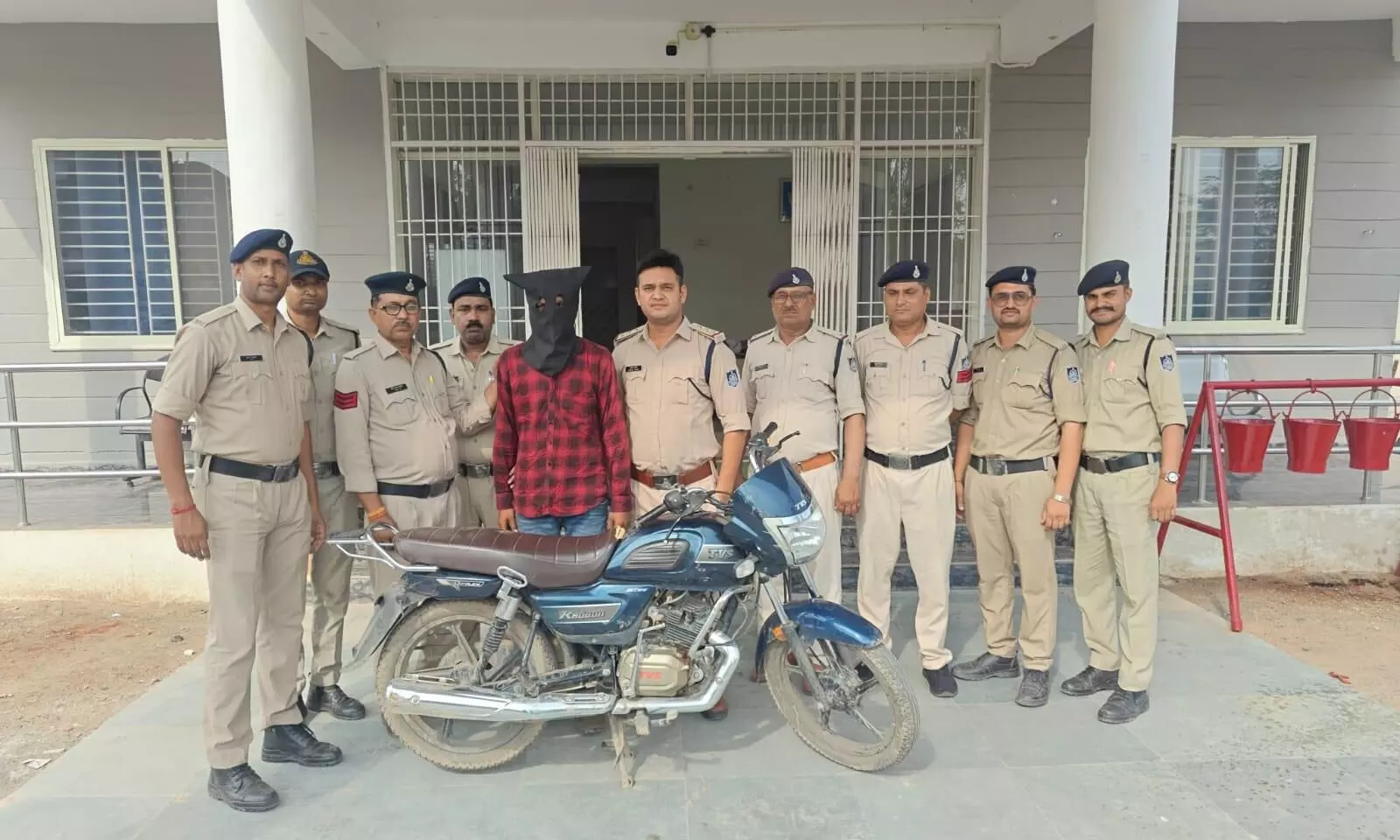 पुलिस ने मोटरसाइकिल चोरी करने वाले आरोपी को किया गिरफ्तार पुलिस ने मोटरसाइकिल चोरी करने वाले आरोपी को किया गिरफ्तार