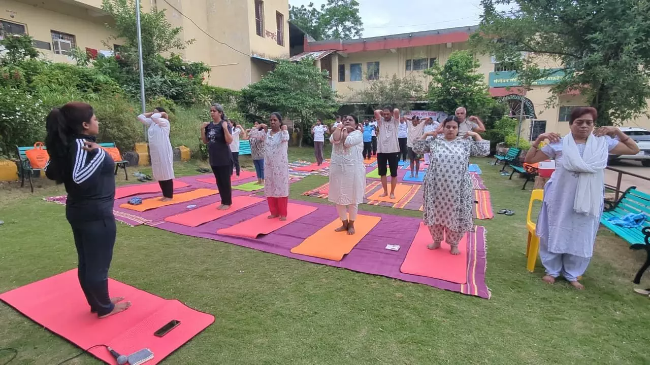 उत्साहपूर्वक मनाया गया अंतर्राष्ट्रीय योग दिवस, तीन दिवसीय नि:शुल्क शिविर का समापन उत्साहपूर्वक मनाया गया अंतर्राष्ट्रीय योग दिवस, तीन दिवसीय नि:शुल्क शिविर का समापन