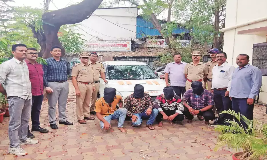 12 लाख की एमडी ड्रग्स जब्त, 4 आरोपी गिरफ्तार, मुंबई से लाकर बेचते थे 12 लाख की एमडी ड्रग्स जब्त, 4 आरोपी गिरफ्तार, मुंबई से लाकर बेचते थे