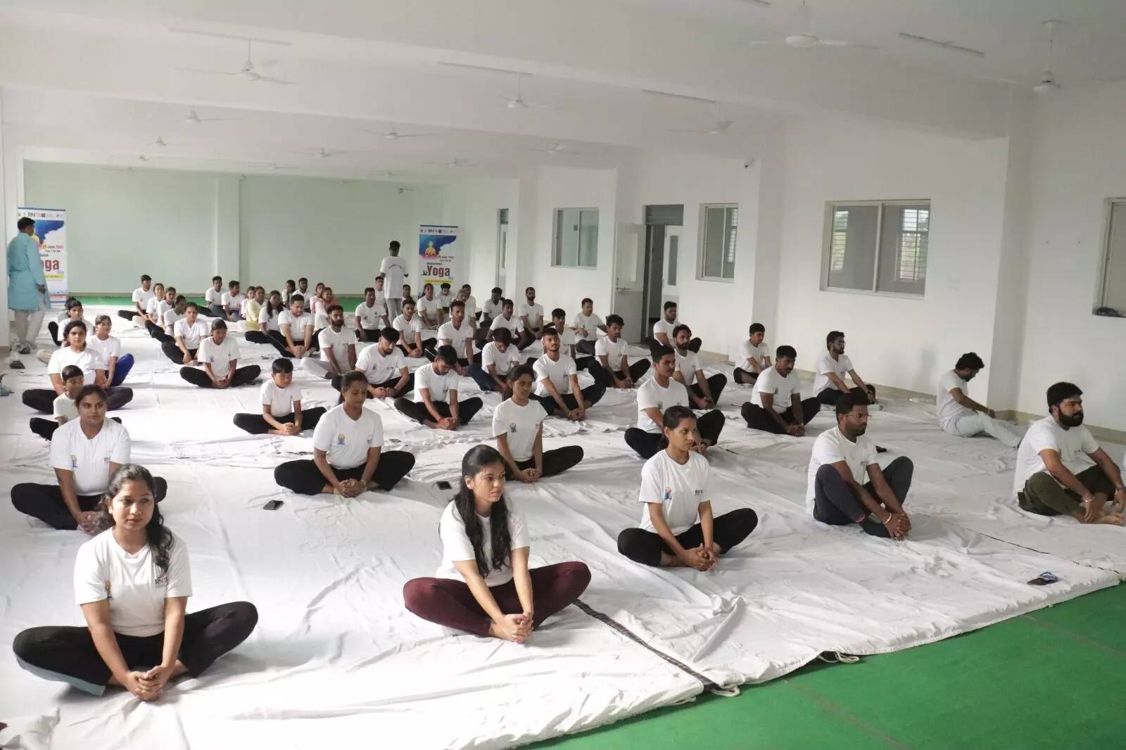 रबीन्द्रनाथ टैगोर विश्वविद्यालय में अंतरराष्ट्रीय योग दिवस मनाया गया रबीन्द्रनाथ टैगोर विश्वविद्यालय में अंतरराष्ट्रीय योग दिवस मनाया गया