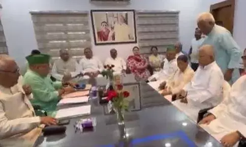 लालू प्रसाद यादव ने आरजेडी के राष्ट्रीय अध्यक्ष पद के लिए नामांकन दाखिल किया, तेज प्रताप और तेजस्वी ने दी बधाई और शुभकामनाएं
