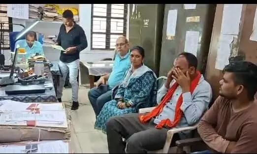 चोपडा की निजी खदान में चमकी महिला की किस्मत, दो साल की मेहनत के बाद मिला २.६९ कैरेट का हीरा चोपडा की निजी खदान में चमकी महिला की किस्मत, दो साल की मेहनत के बाद मिला २.६९ कैरेट का हीरा