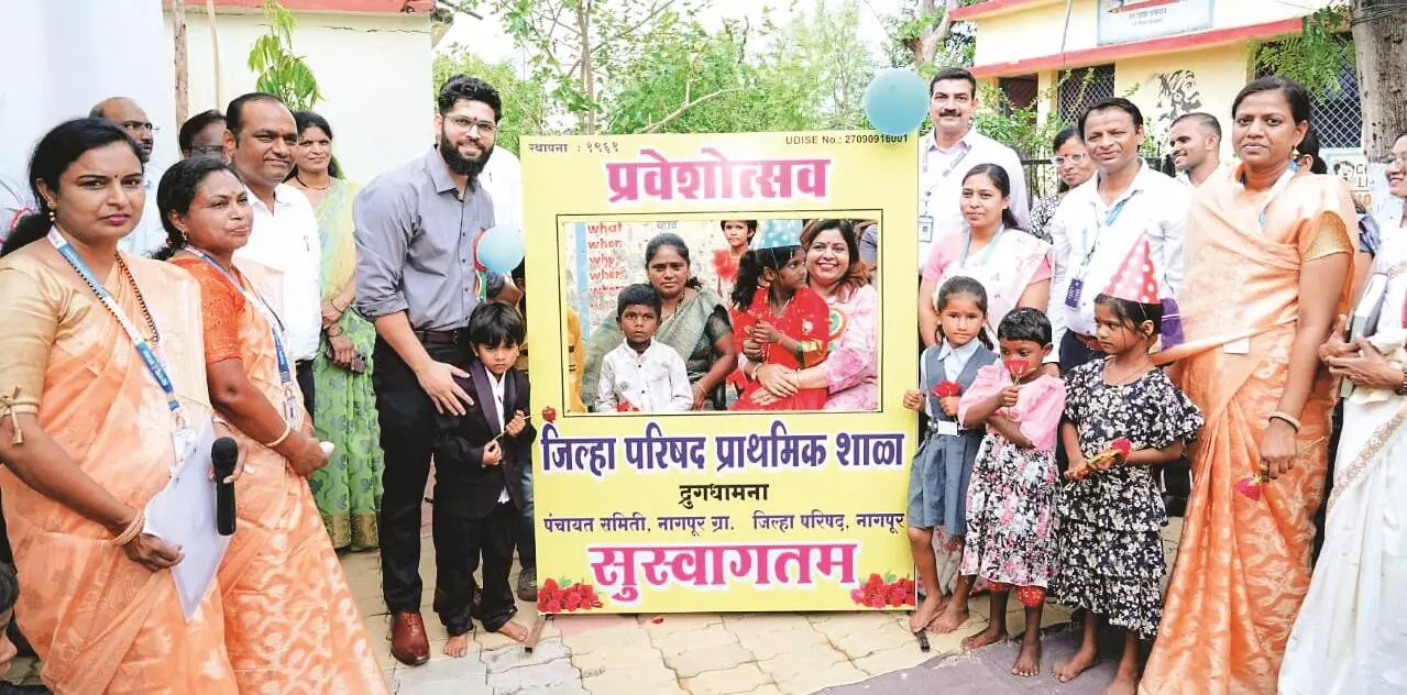 114 स्कूलों में प्रवेशोत्सव - छुट्टियों के बाद पहले दिन शिक्षा के मंदिरें में खास रौनक 114 स्कूलों में प्रवेशोत्सव - छुट्टियों के बाद पहले दिन शिक्षा के मंदिरें में खास रौनक