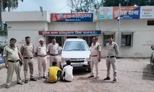 टवेरा कार चोरी करने वाले दो आरोपी गिरफ्तार, कार बरामद