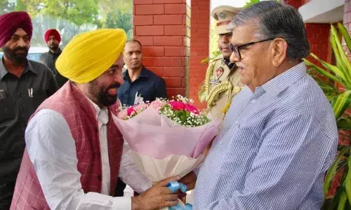 पंजाब में तेज हुई सियासी हलचल, राज्यपाल से मिले सीएम भगवंत मान, कैबिनेट विस्तार को लेकर दिया बड़ा बयान