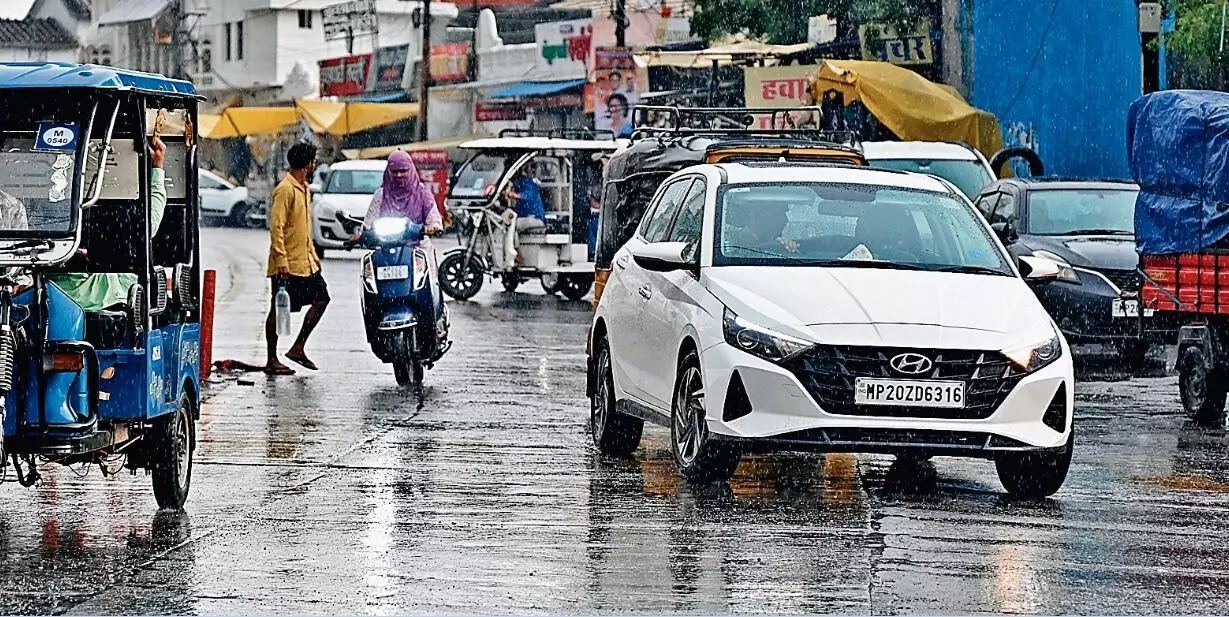 मौसम में घुली ठंडक, 24 घंटे में सवा इंच बारिश मौसम में घुली ठंडक, 24 घंटे में सवा इंच बारिश