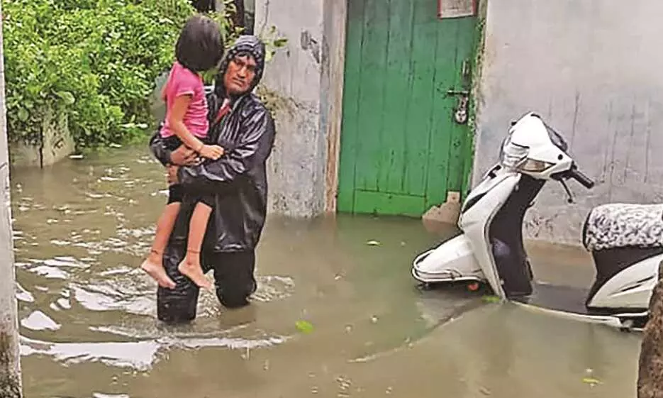 मनपा लापरवाह - मानसून आ गया, पर शहर के निचले इलाकों की सूची नहीं बनी मनपा लापरवाह - मानसून आ गया, पर शहर के निचले इलाकों की सूची नहीं बनी