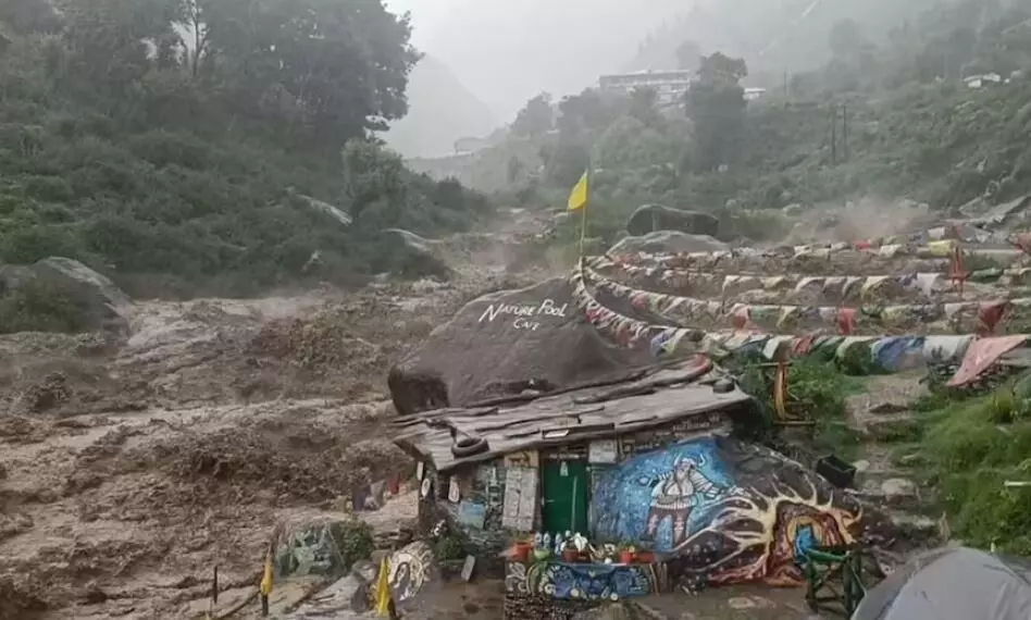 हिमाचल प्रदेश में आसमान से बरसी आफत, बाढ़ में बहे मजदूर, दो की मौत, जेपी नड्डा ने जताया दुख हिमाचल प्रदेश में आसमान से बरसी आफत, बाढ़ में बहे मजदूर, दो की मौत, जेपी नड्डा ने जताया दुख