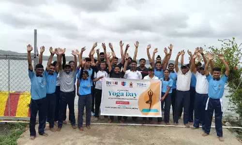 अंतरराष्ट्रीय योग दिवस पर रवींद्रनाथ टैगोर विश्वविद्यालय की एनसीसी नौसैनिक इकाई द्वारा विशेष योग सत्र का आयोजन