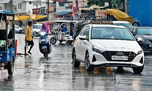मौसम में घुली ठंडक, 24 घंटे में सवा इंच बारिश