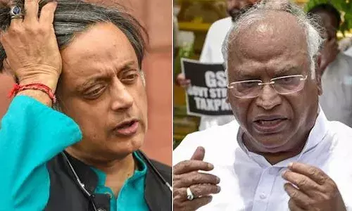 क्या कांग्रेस छोड़ने का मन बना चुके हैं शशि थरूर? पीएम मोदी की तारीफ के बाद मल्लिकार्जुन खरगे ने तिरुवनंतपुरम सांसद पर कसा तंज