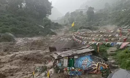 हिमाचल प्रदेश में आसमान से बरसी आफत, बाढ़ में बहे मजदूर, दो की मौत, जेपी नड्डा ने जताया दुख
