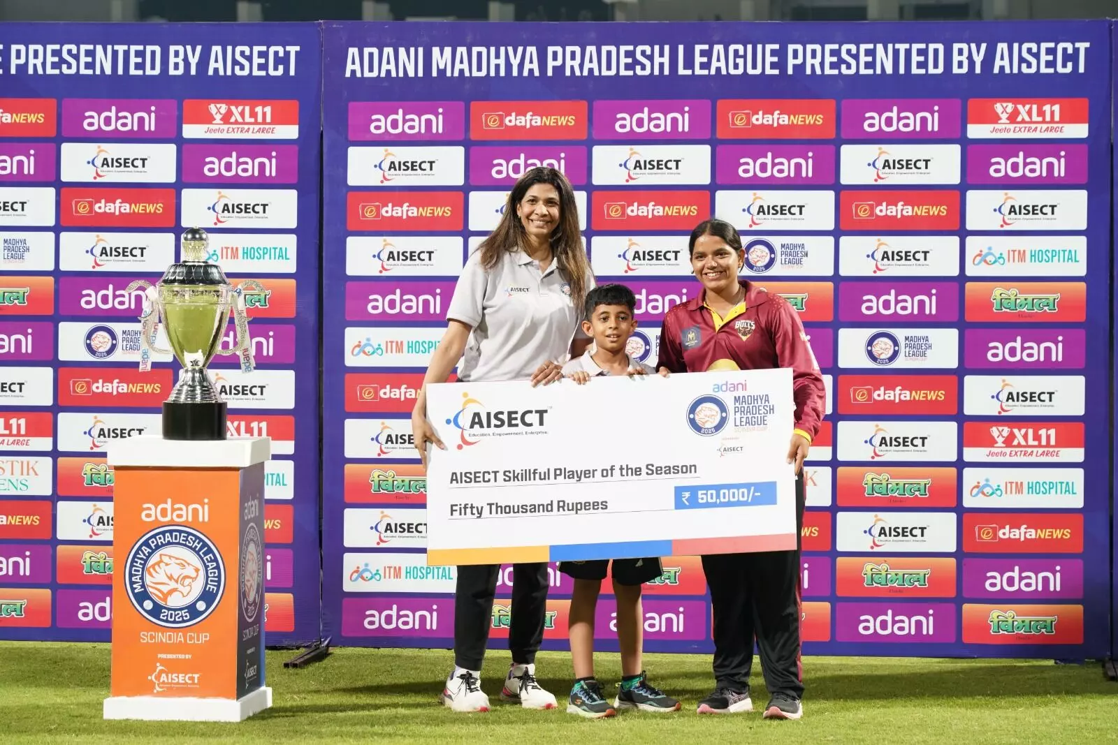आईसेक्ट समूह द्वारा महिला फाइनल और पुरुष फाइनल में आईसेक्ट समूह द्वारा महिला फाइनल और पुरुष फाइनल में