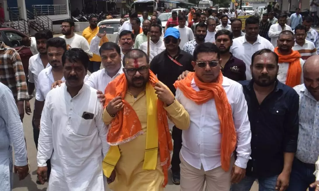 खंडवा के लिए सांसद विवेक बंटी साहू की पदयात्रा रवाना खंडवा के लिए सांसद विवेक बंटी साहू की पदयात्रा रवाना