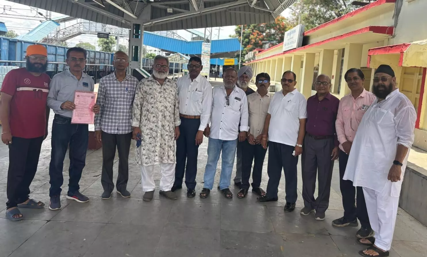 भास्कर की मुहिम पर आगे आए शहडोल के नागरिक भास्कर की मुहिम पर आगे आए शहडोल के नागरिक