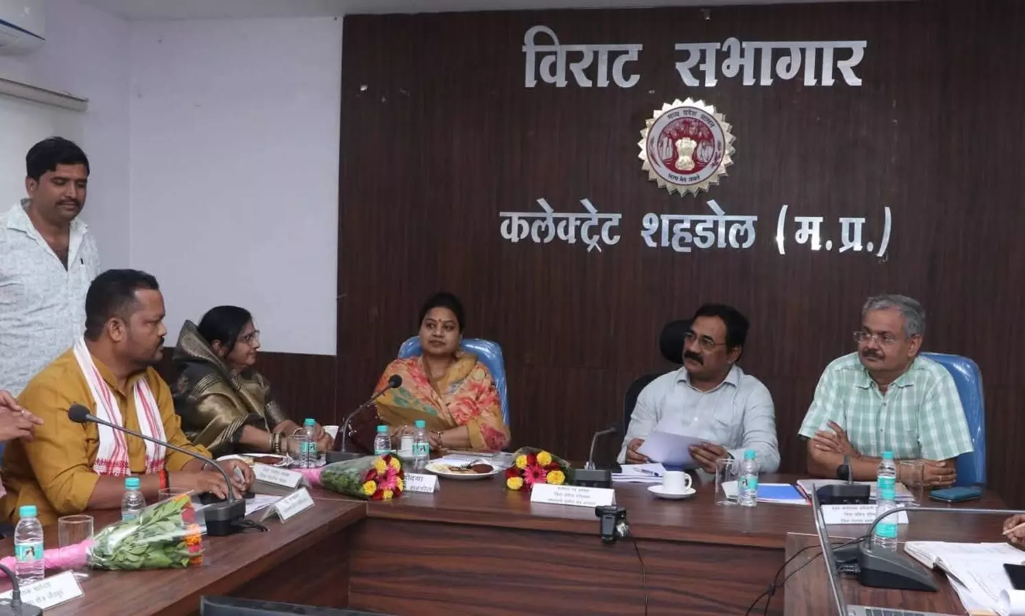 जिला खनिज प्रतिष्ठान मद की बैठक में नहीं आए अधिकारी, भडक़ीं सांसद जिला खनिज प्रतिष्ठान मद की बैठक में नहीं आए अधिकारी, भडक़ीं सांसद