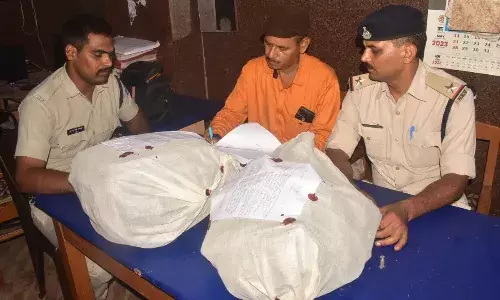 35 लाख की चांदी के साथ जीआरपी के हत्थे चढ़ा यूपी का युवक, मथुरा से 2 नंबर का माल लेकर आया था सराफा मार्केट में सप्लाई देने
