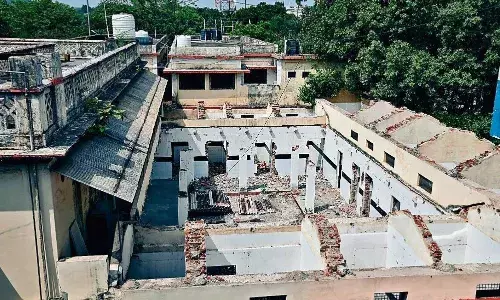 एल्गिन में टूटा पुराना नर्सिंग हॉस्टल, ओपीडी, ओटी बनाने की प्लानिंग