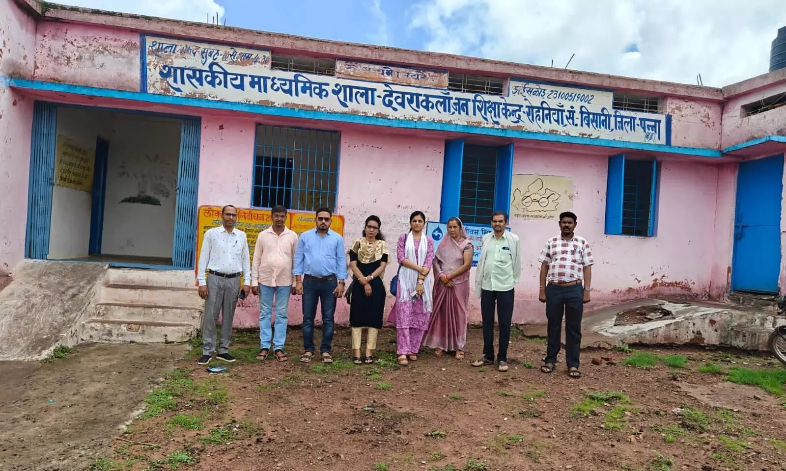 विकासखण्ड शिक्षा अधिकारी ने किया विद्यालयों का औचक निरीक्षण विकासखण्ड शिक्षा अधिकारी ने किया विद्यालयों का औचक निरीक्षण