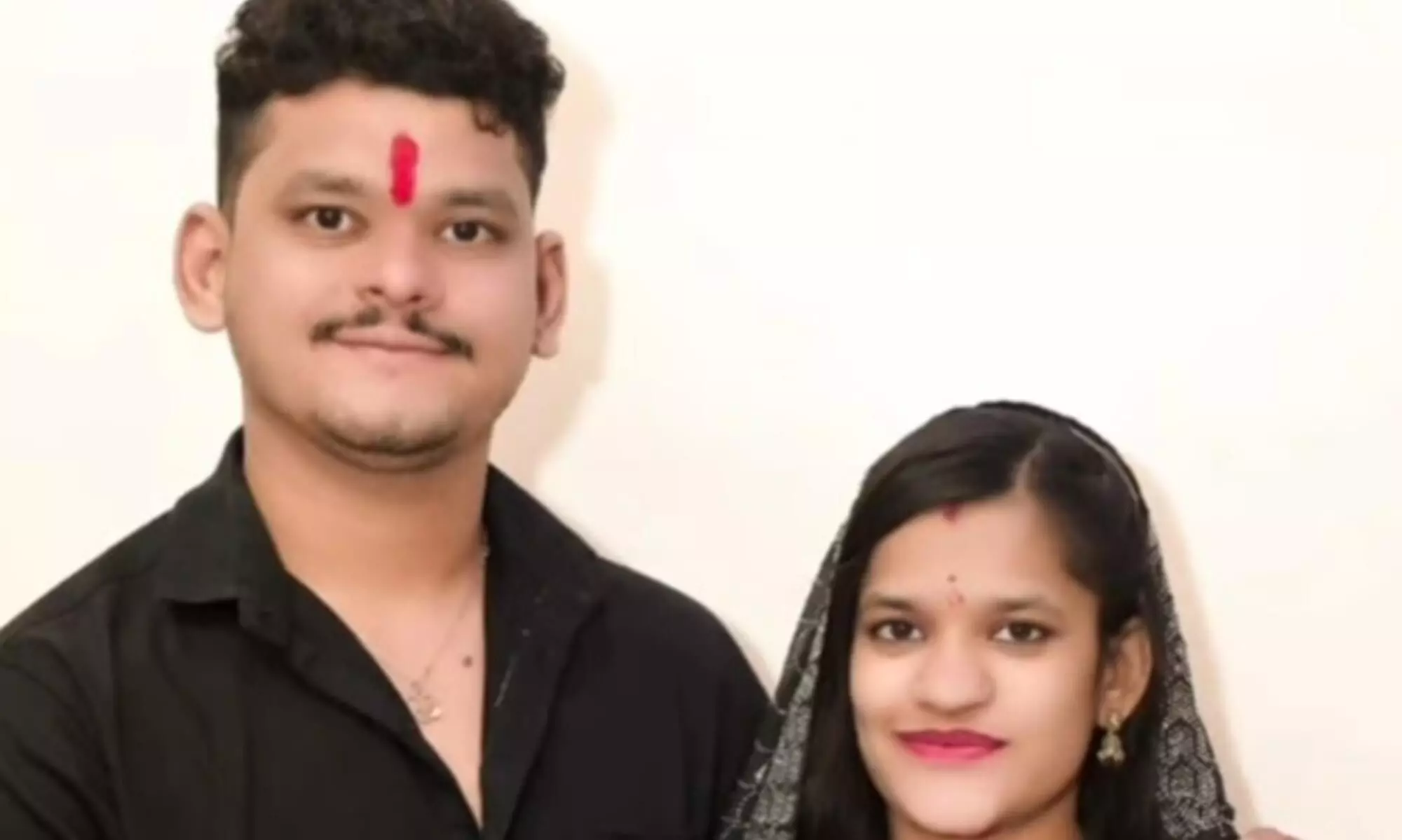 अमरावती में 4 माह पहले हुई थी पति की हत्या, अब पत्नी ने लगाई फांसी अमरावती में 4 माह पहले हुई थी पति की हत्या, अब पत्नी ने लगाई फांसी