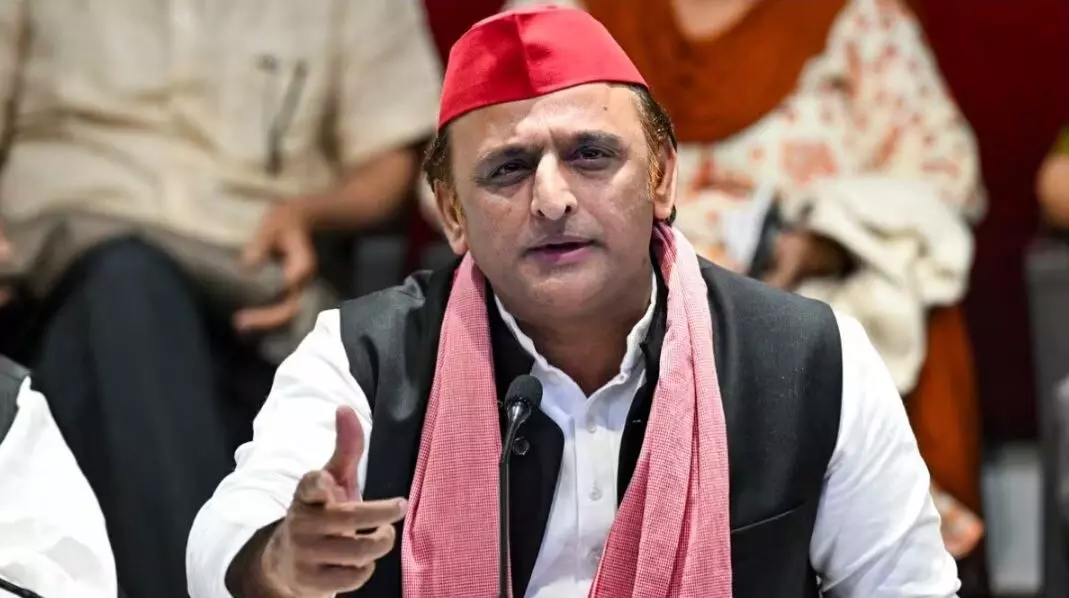 CM ममता बनर्जी के समर्थन में उतरे अखिलेश यादव, TMC सरकार को BJP से सतर्क रहने की दी नसीहत CM ममता बनर्जी के समर्थन में उतरे अखिलेश यादव, TMC सरकार को BJP से सतर्क रहने की दी नसीहत