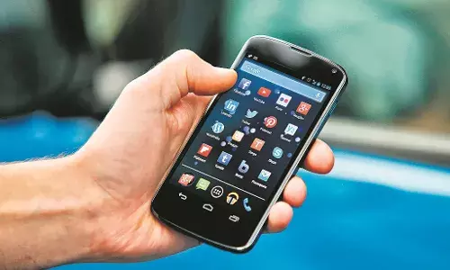 हैलो बोलकर लगाई 49.50 लाख की चपत , लड़की की आवाज में नमस्ते करने वाला निकला ठग