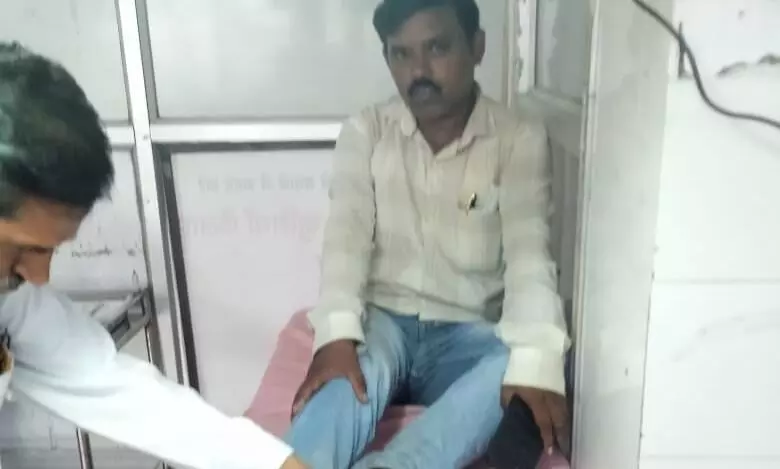 अवारा कुत्ते के काटने से पटवारी घायल अवारा कुत्ते के काटने से पटवारी घायल