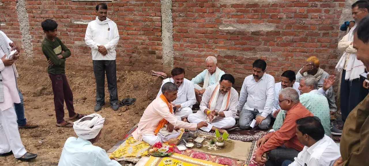 विधायक ने ग्राम पंचायत उमरी मेें सीसी रोड का किया भूमि पूजन विधायक ने ग्राम पंचायत उमरी मेें सीसी रोड का किया भूमि पूजन