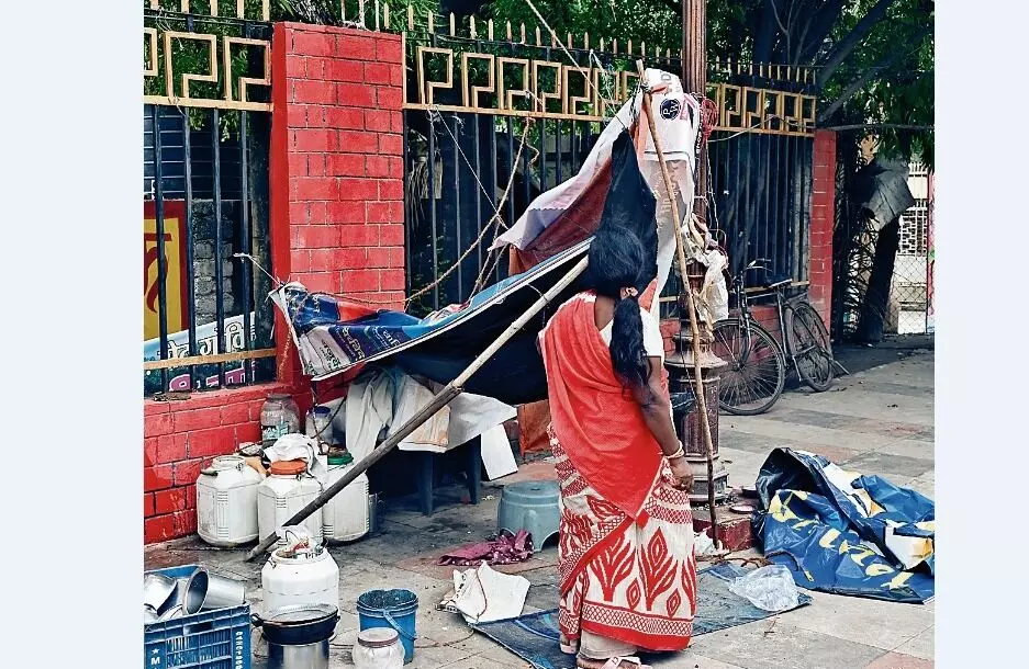शास्त्री नगर में अवैध काॅलोनी की सड़क को किया ध्वस्त, बंद कराया गया काम शास्त्री नगर में अवैध काॅलोनी की सड़क को किया ध्वस्त, बंद कराया गया काम