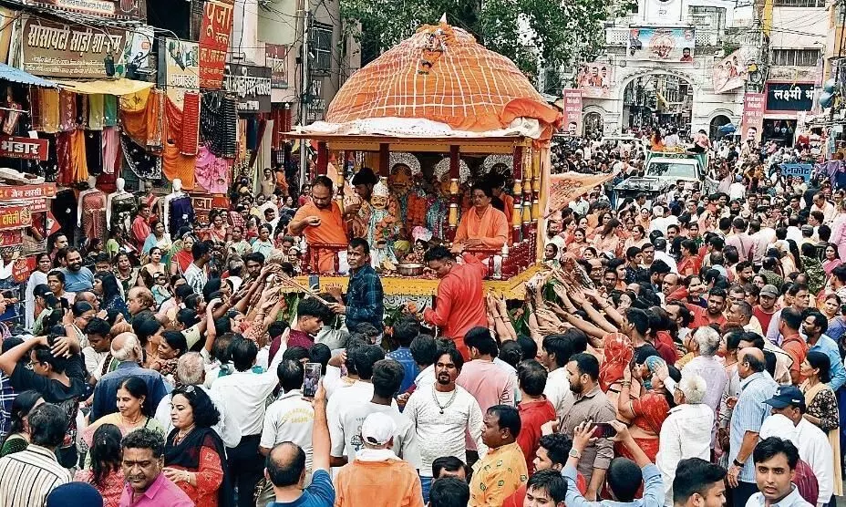 महाप्रभु के दर्शन को उमड़ा जनसैलाब महाप्रभु के दर्शन को उमड़ा जनसैलाब