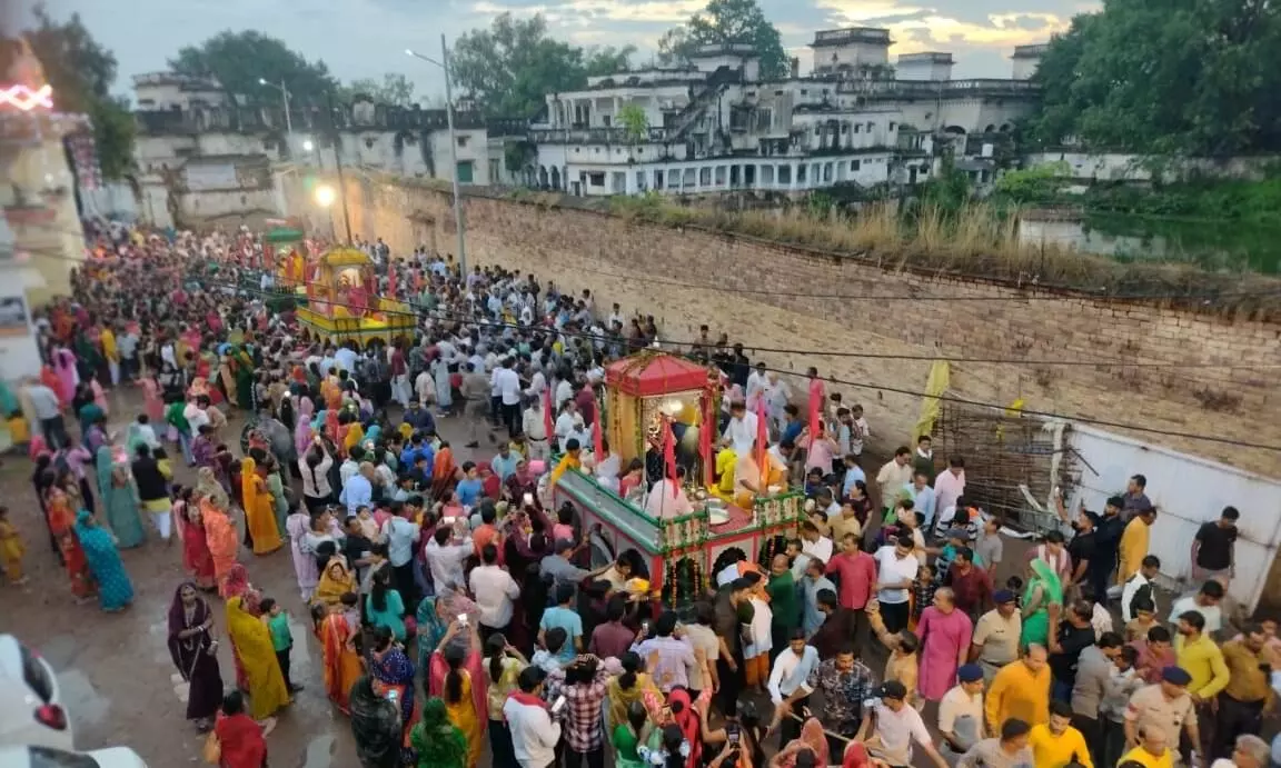 रथयात्रा पन्ना से जनकपुर के लिए रवाना, राजसी ठाठ-बाट के साथ दूल्हा बनकर रथ में सवार हुए भगवान श्री जगन्नाथ रथयात्रा पन्ना से जनकपुर के लिए रवाना, राजसी ठाठ-बाट के साथ दूल्हा बनकर रथ में सवार हुए भगवान श्री जगन्नाथ