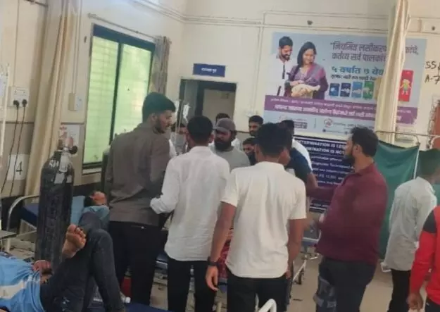 बीड में टाइगर अकादमी के 33 युवकों को भोजन से विषबाधा , अस्पताल में किया भर्ती बीड में टाइगर अकादमी के 33 युवकों को भोजन से विषबाधा , अस्पताल में किया भर्ती