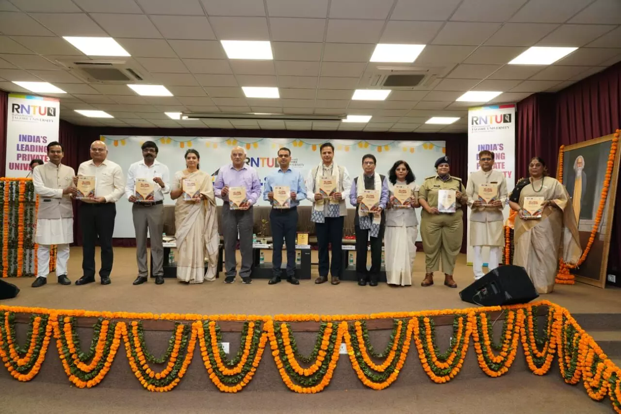 रबींद्रनाथ टैगोर विश्वविद्यालय में आयोजित हुआ भव्य अंतरराष्ट्रीय दीक्षांत समारोह रबींद्रनाथ टैगोर विश्वविद्यालय में आयोजित हुआ भव्य अंतरराष्ट्रीय दीक्षांत समारोह