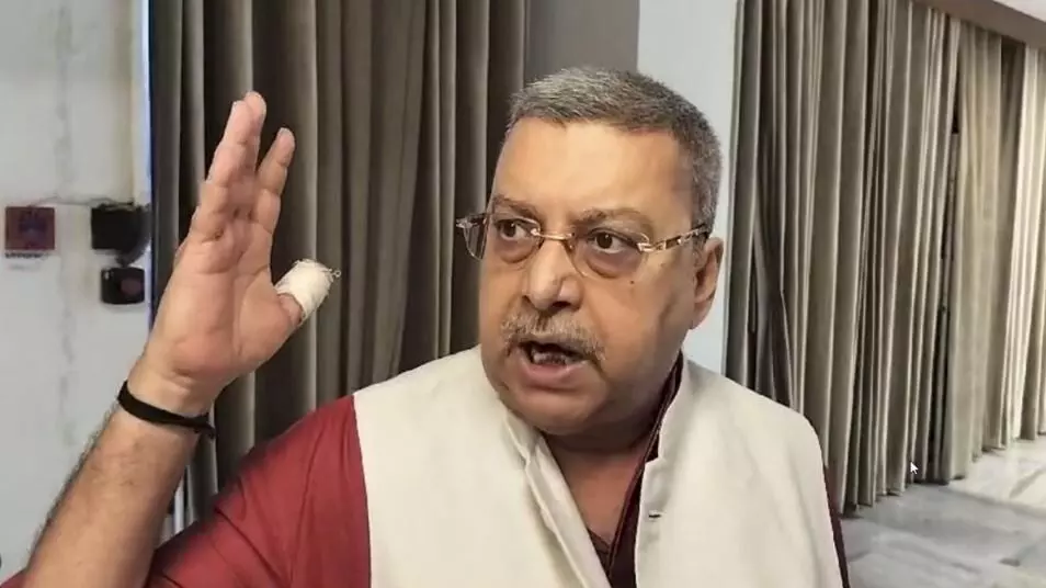 कल्याण बनर्जी के बयान से TMC ने किया किनारा, तो भड़के सांसद ने कहा - कोलकाता दुष्कर्म मामले पर मेरा... कल्याण बनर्जी के बयान से TMC ने किया किनारा, तो भड़के सांसद ने कहा - कोलकाता दुष्कर्म मामले पर मेरा...