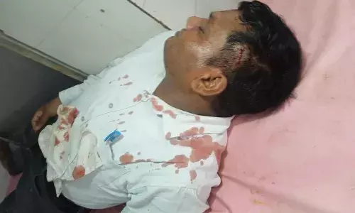 चारपहिया व ट्रक की टक्कर में चालक सहित पांच घायल