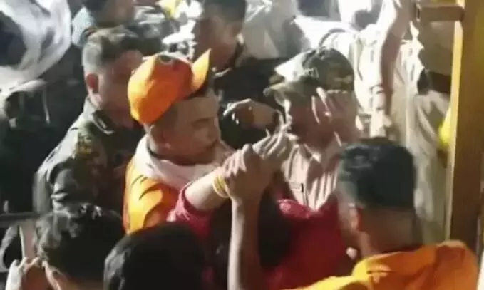 पुरी में जगन्नाथ रथ यात्रा के दौरान मची भगदड़, 3 की मौत, 50 श्रद्धालु घायल पुरी में जगन्नाथ रथ यात्रा के दौरान मची भगदड़, 3 की मौत, 50 श्रद्धालु घायल