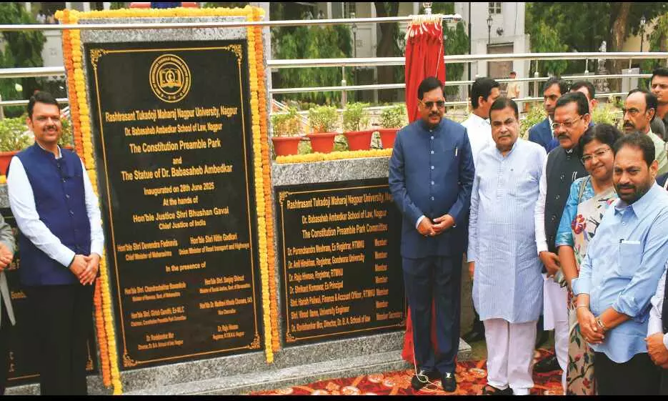 सम्मान समारोह में सीजेआई गवई ने कहा - मैं आज भी कानून का विद्यार्थी हूं सम्मान समारोह में सीजेआई गवई ने कहा - मैं आज भी कानून का विद्यार्थी हूं
