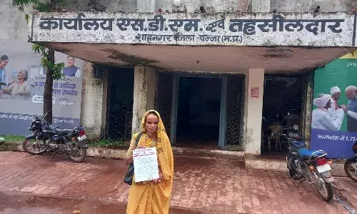 महिला सरपंच ने पंचायत सचिव की शिकायत कर लगाए आरोप