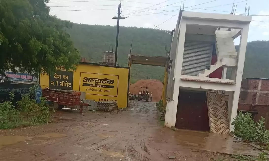 सलेहा में अवैध रेत कारोबार चरम पर, जिम्मेदारों पर मूकदर्शक बने रहने का आरोप सलेहा में अवैध रेत कारोबार चरम पर, जिम्मेदारों पर मूकदर्शक बने रहने का आरोप