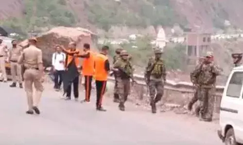 अमरनाथ यात्रा से पहले जम्मू-श्रीनगर राष्ट्रीय राजमार्ग पर तीर्थयात्रियों के काफिले का व्यापक ट्रायल रन किया