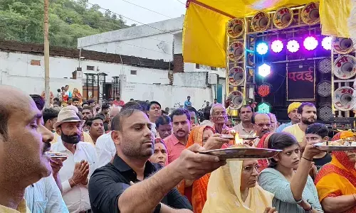 लक्ष्मी नारायण मंदिर की गिरी बाउंड्रीवॉल बनवाने का डॉ. अमित खरे ने लिया संकल्प