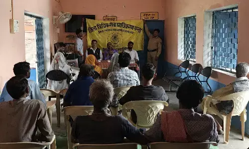 ग्राम दहलान चौकी में लगाया विधिक साक्षरता शिविर