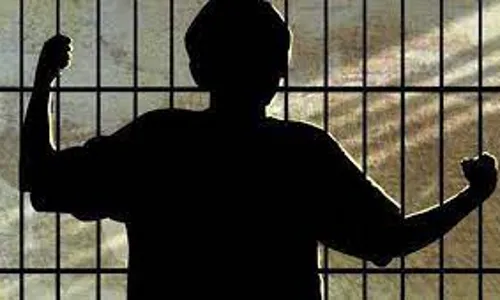 बाल सुधार गृह से 9 नाबालिग लड़कियां भागीं, पुलिस और लड़कियों के बीच सड़क पर जमकर हंगामा