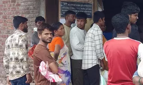 अमरावती में जिन दुकानों से ले रहे हैं राशन का चावल, उन्हीं को बेच रहे