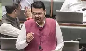 पोंजी स्कीम में न लगाएं पैसे, जांच लें संस्था के पास आधिकारिक मंजूरी है या नहीं- फड़णवीस