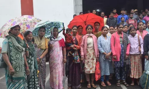 समिति का संचालन बंद करने जनसुनवाई में शिकायत लेकर आए मुजावरमाल के ग्रामीण